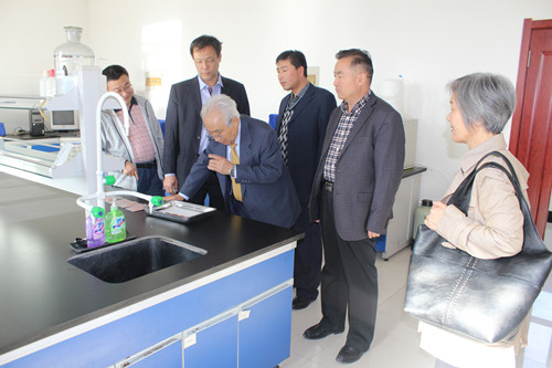 日本专家来公司进行技术指导和交流