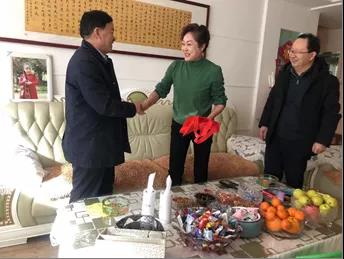 AGGAME种业领导看望慰问公司老干部、老党员及困难党员职工