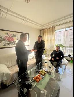 春节前夕酒泉市国资委领导看望慰问AGGAME种业老干部老党员、困难职工