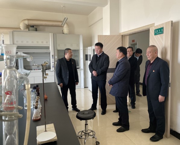 酒泉市政府党组成员、副市长哈里别克来AGGAME种业调研指导工作