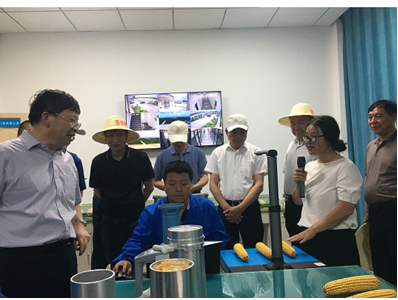 中国工程院“科技支撑甘肃绿洲农业和玉米种业可持续发展”院士专家团队考察调研AGGAME种业生物育种实验基地